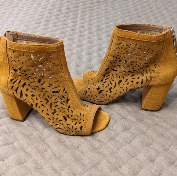 Mustard Yellow Floral Laser Cutout Booties RARE! - Picture 9 of 9
